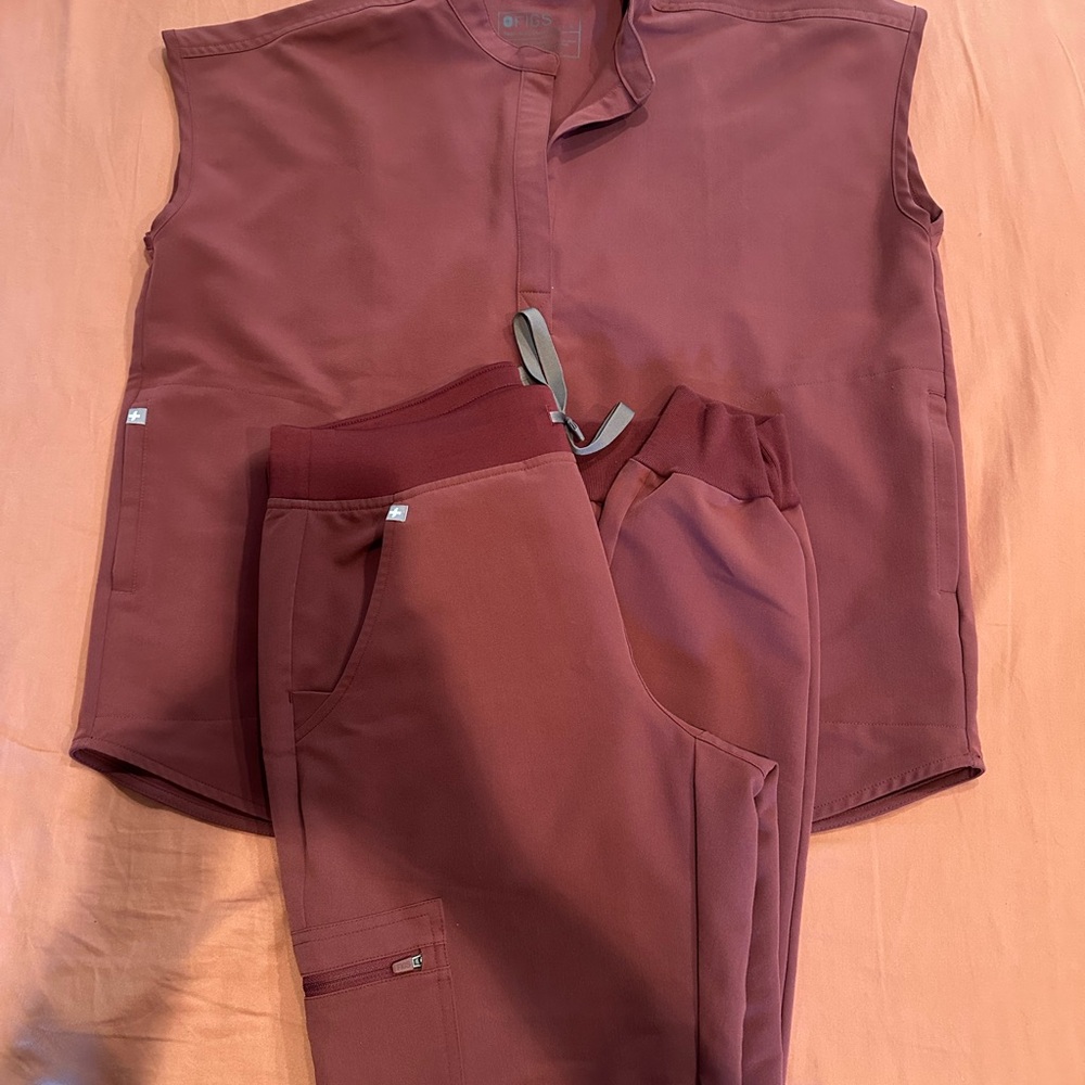 Women’s Fogs Scrub set